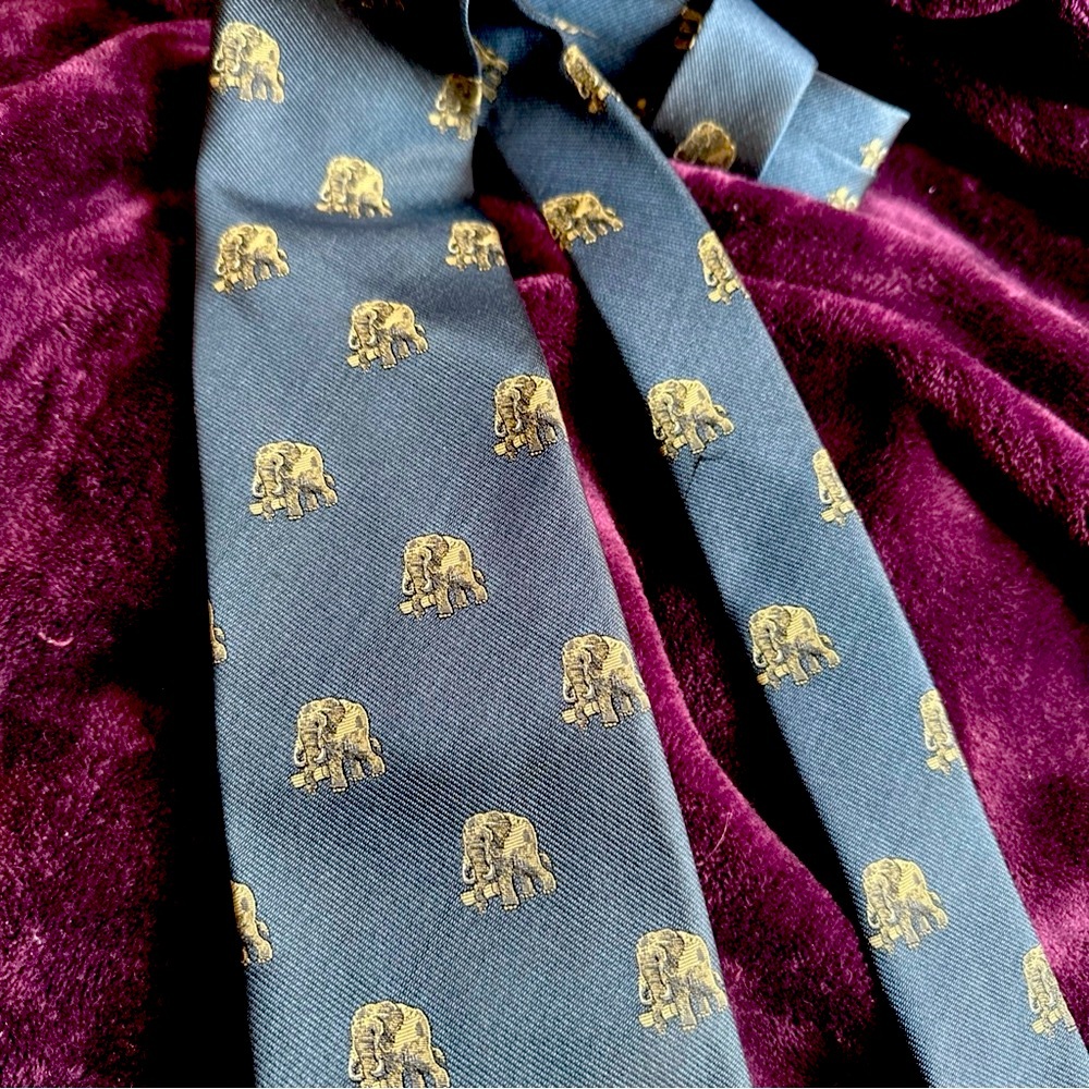 Elegant Black and Gold Elephant Patterned Tie